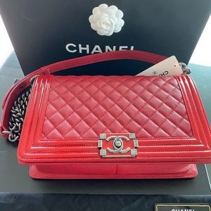 NEW NWT Chanel New Medium Boy Bag Goatskin Patent